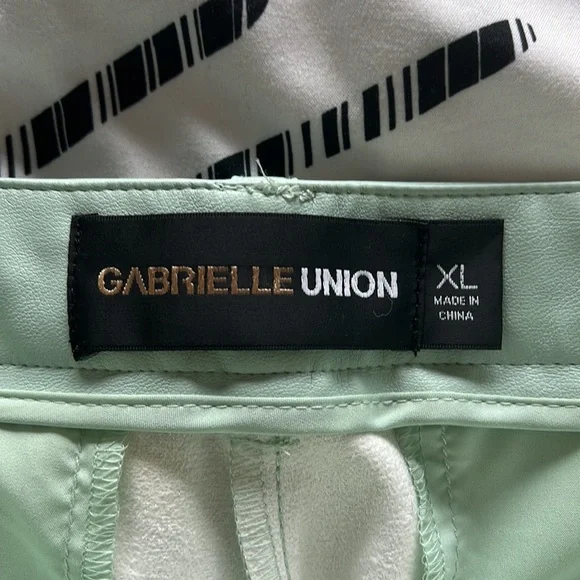 🆕 listing! Mint green suit separates (pants only) - Picture 3 of 9